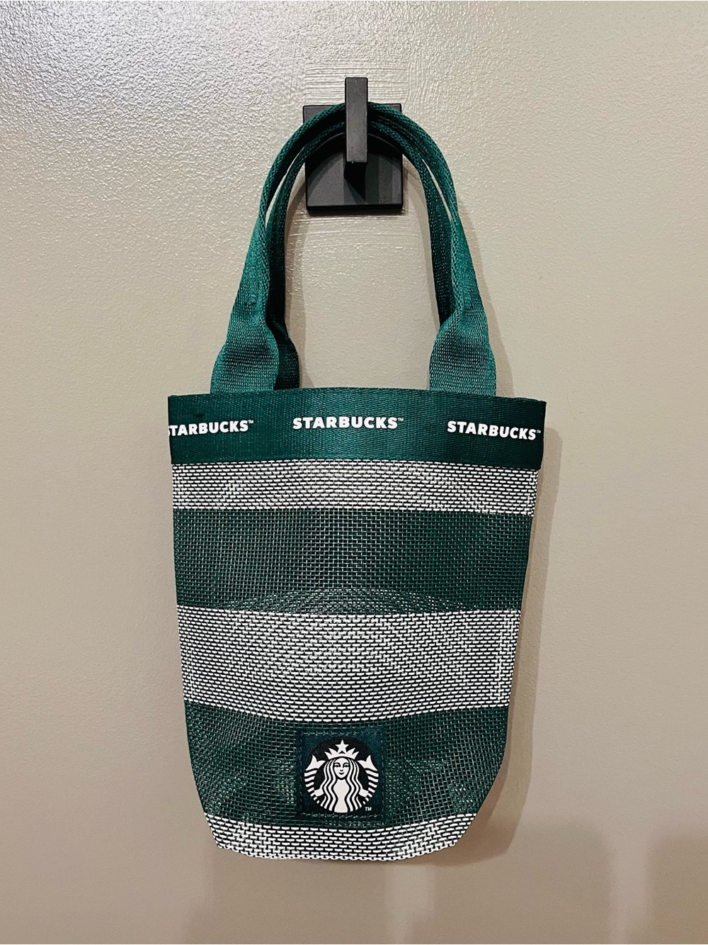 Starbucks Taiwan mesh togo cup drink bag- green stripes